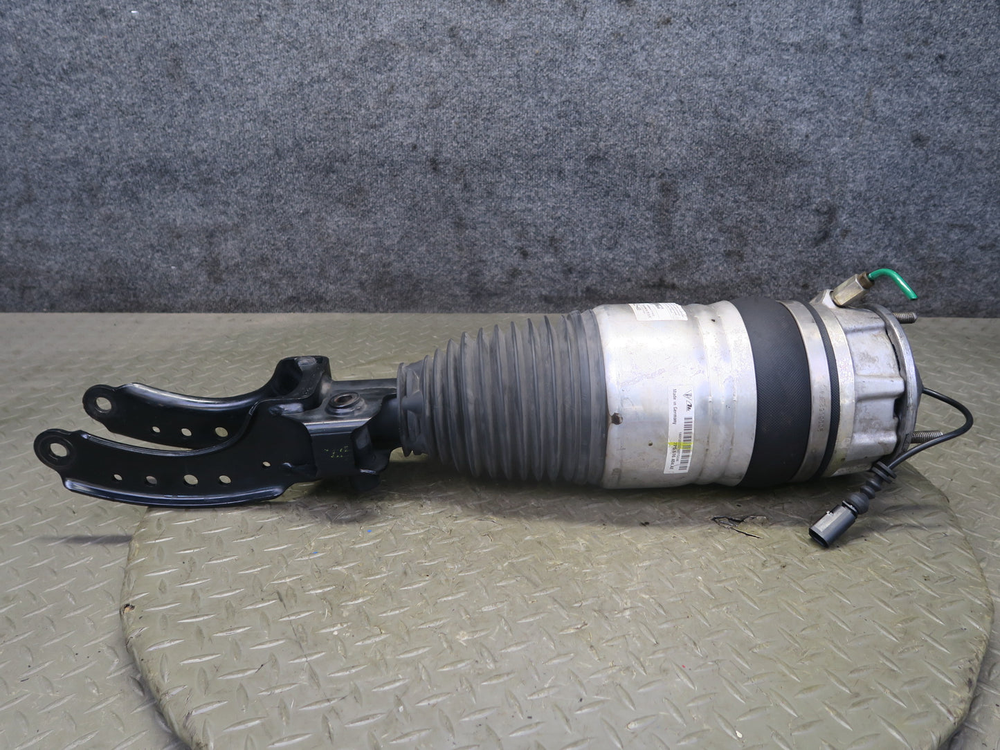 2011-2018 Porsche Cayenne 958 4.8 Turbo AWD Front Right Air Shock Strut Absorber