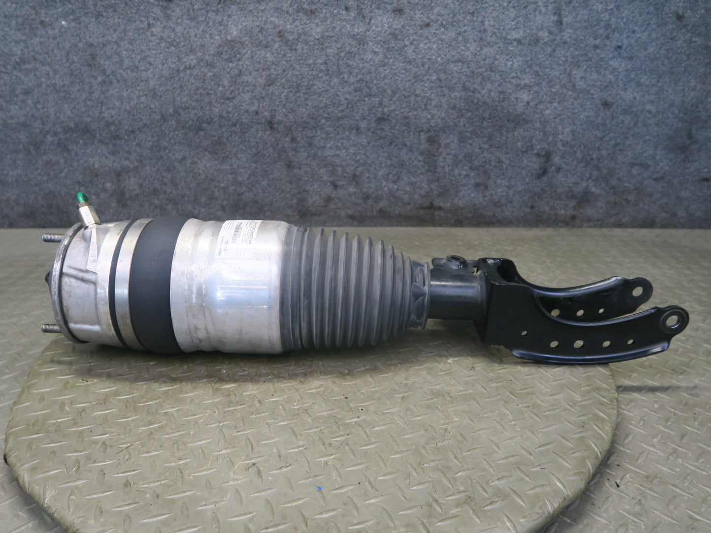 2011-2018 Porsche Cayenne 958 4.8 Turbo AWD Front Right Air Shock Strut Absorber