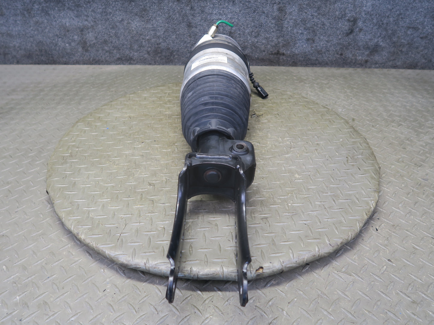 2011-2018 Porsche Cayenne 958 4.8 Turbo AWD Front Right Air Shock Strut Absorber