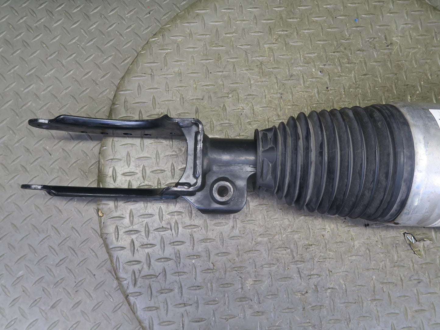 2011-2018 Porsche Cayenne 958 4.8 Turbo AWD Front Right Air Shock Strut Absorber