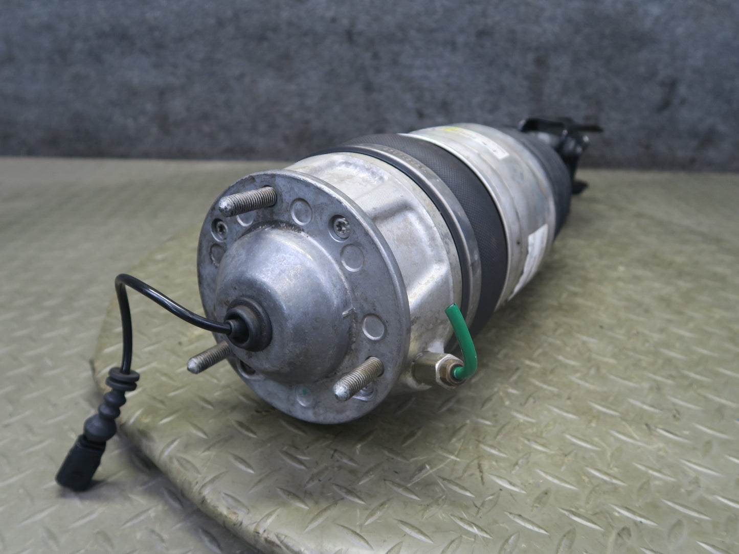 2011-2018 Porsche Cayenne 958 4.8 Turbo AWD Front Right Air Shock Strut Absorber