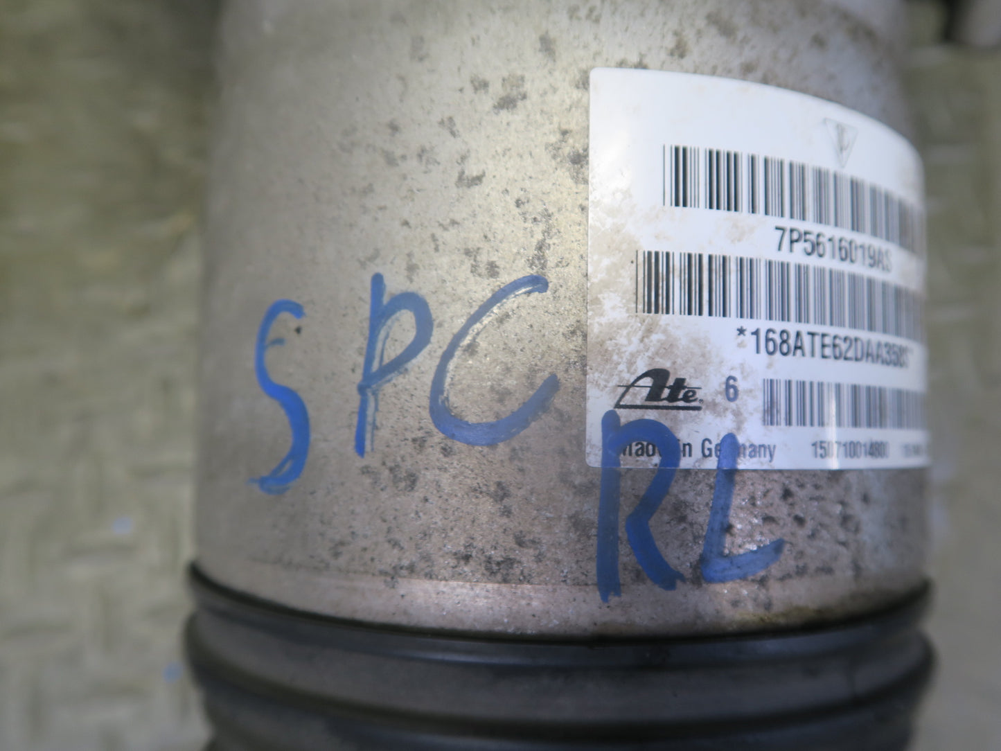 2011-2018 Porsche Cayenne 958 4.8L Turbo AWD Rear Left Air Shock Strut Absorber