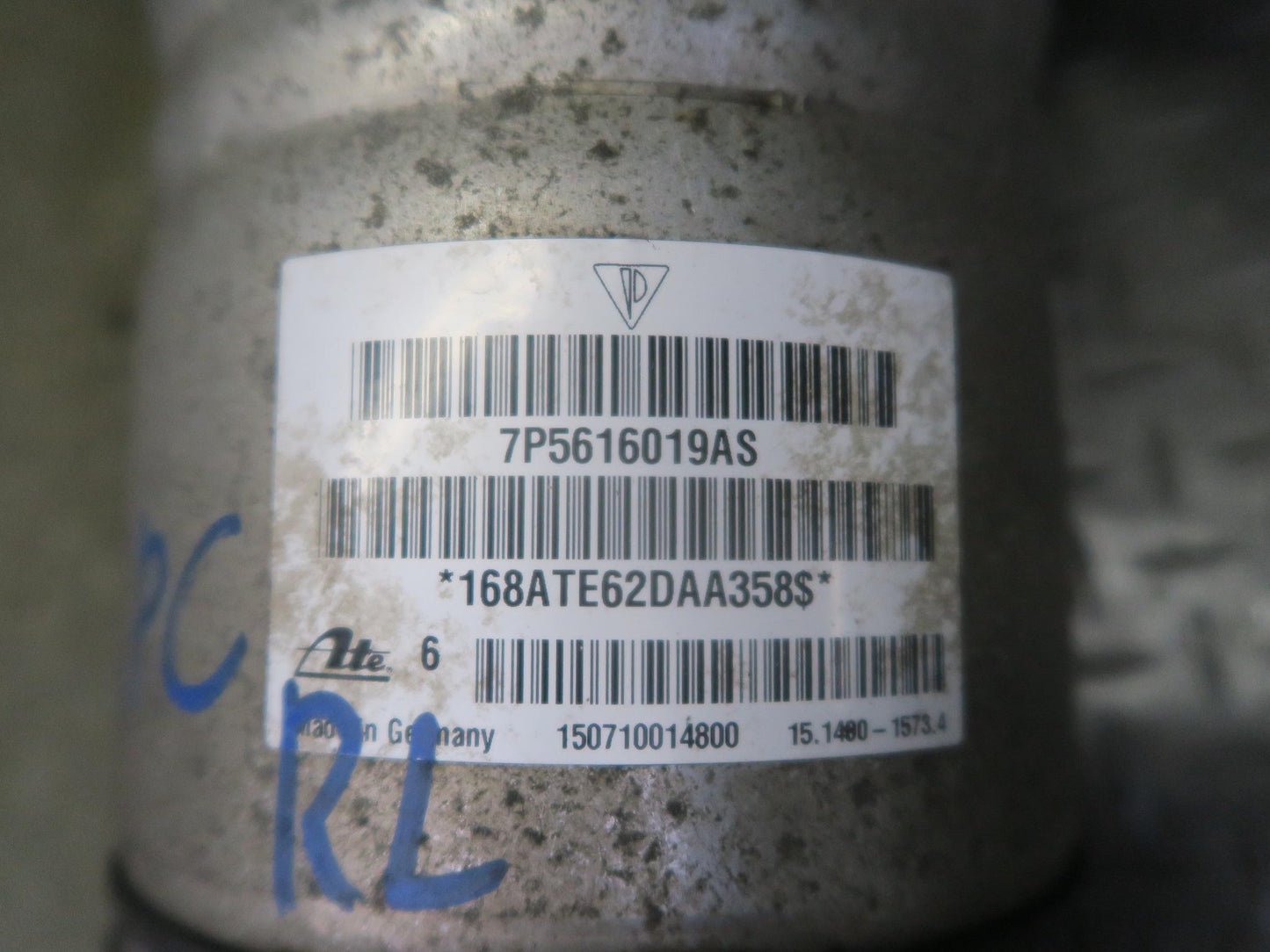 2011-2018 Porsche Cayenne 958 4.8L Turbo AWD Rear Left Air Shock Strut Absorber