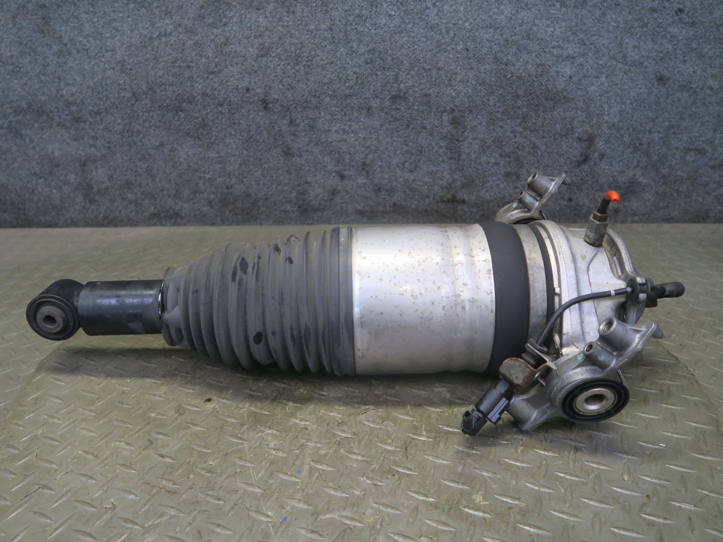 2011-2018 Porsche Cayenne 958 4.8L Turbo AWD Rear Left Air Shock Strut Absorber