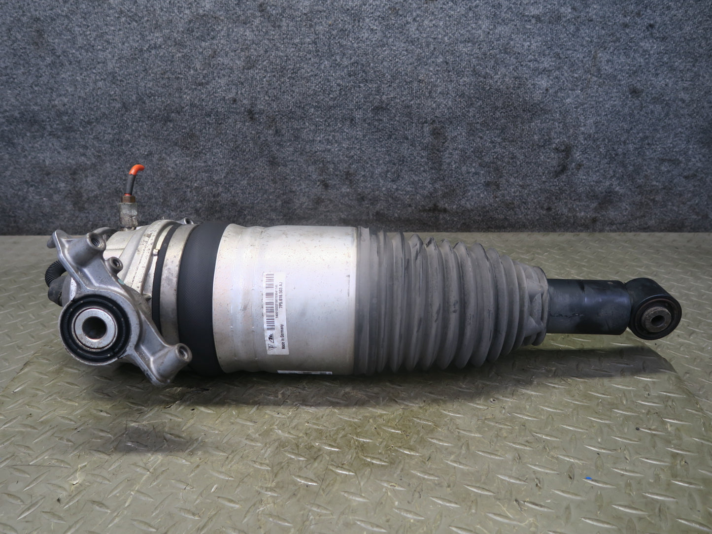 2011-2018 Porsche Cayenne 958 4.8L Turbo AWD Rear Left Air Shock Strut Absorber