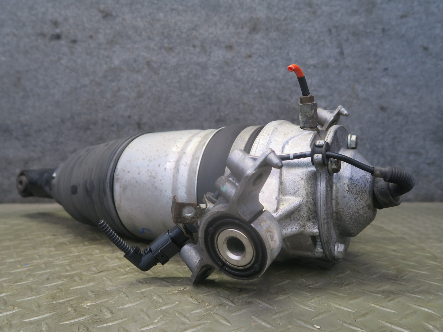 2011-2018 Porsche Cayenne 958 4.8L Turbo AWD Rear Left Air Shock Strut Absorber