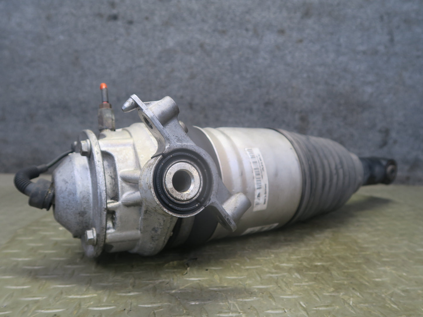 2011-2018 Porsche Cayenne 958 4.8L Turbo AWD Rear Left Air Shock Strut Absorber