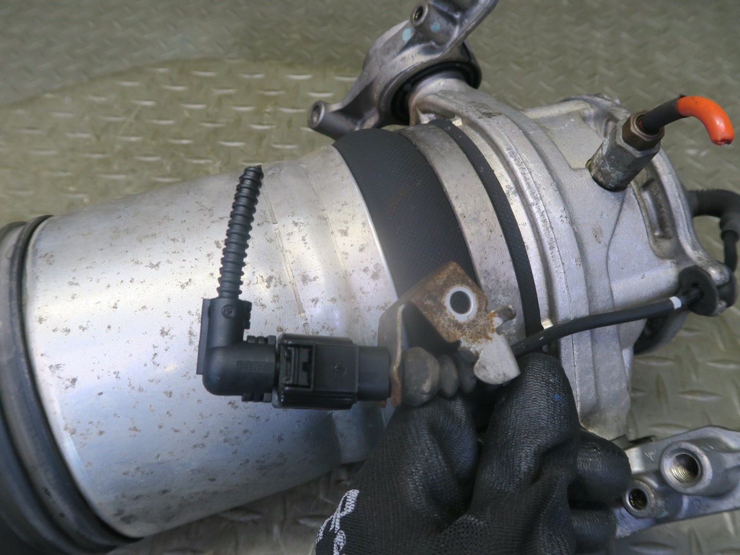 2011-2018 Porsche Cayenne 958 4.8L Turbo AWD Rear Left Air Shock Strut Absorber