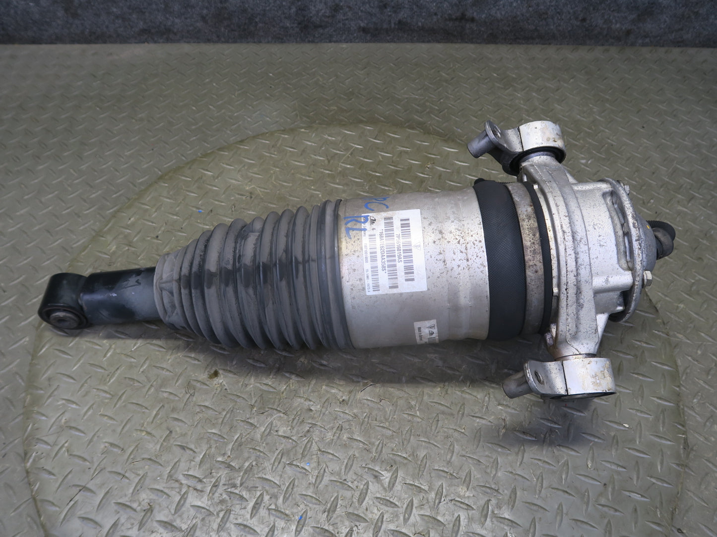 2011-2018 Porsche Cayenne 958 4.8L Turbo AWD Rear Left Air Shock Strut Absorber