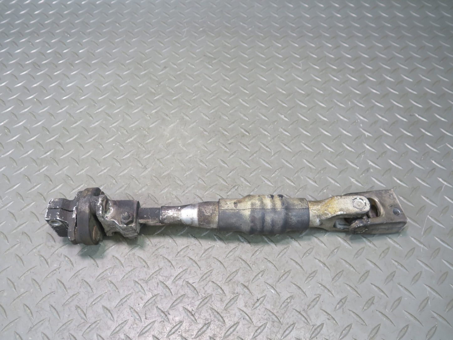 95-99 BMW E36 318ic Steering Column Lower U Joint Shaft OEM