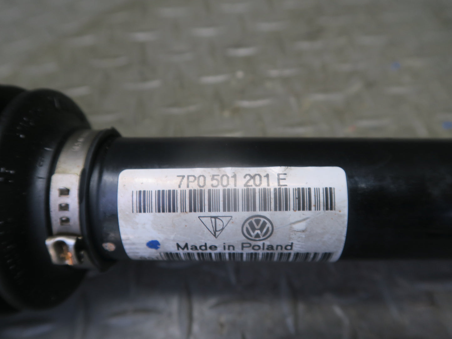 2011-2018 Porsche Cayenne 958 AWD Rear Left Suspension Axle Shaft 7P0501201E