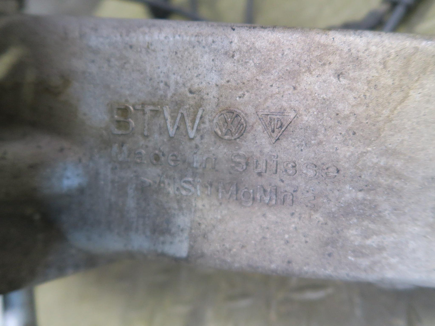 2011-2018 Porsche Cayenne 958 AWD Front Right Spindle Knuckle Wheel Hub Bearing