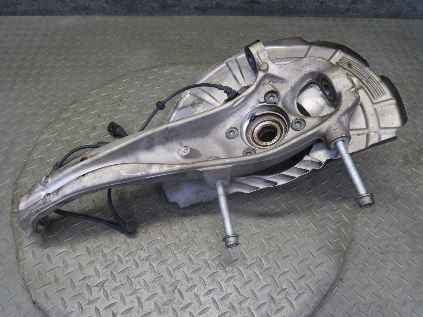 2011-2018 Porsche Cayenne 958 AWD Front Right Spindle Knuckle Wheel Hub Bearing