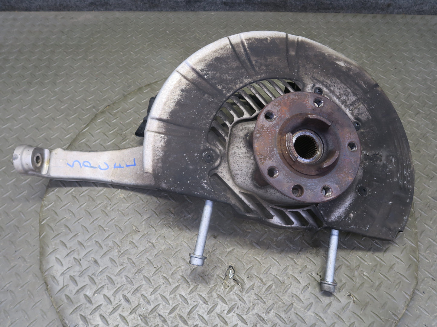 2011-2018 Porsche Cayenne 958 AWD Front Left Spindle Knuckle Wheel Hub Bearing