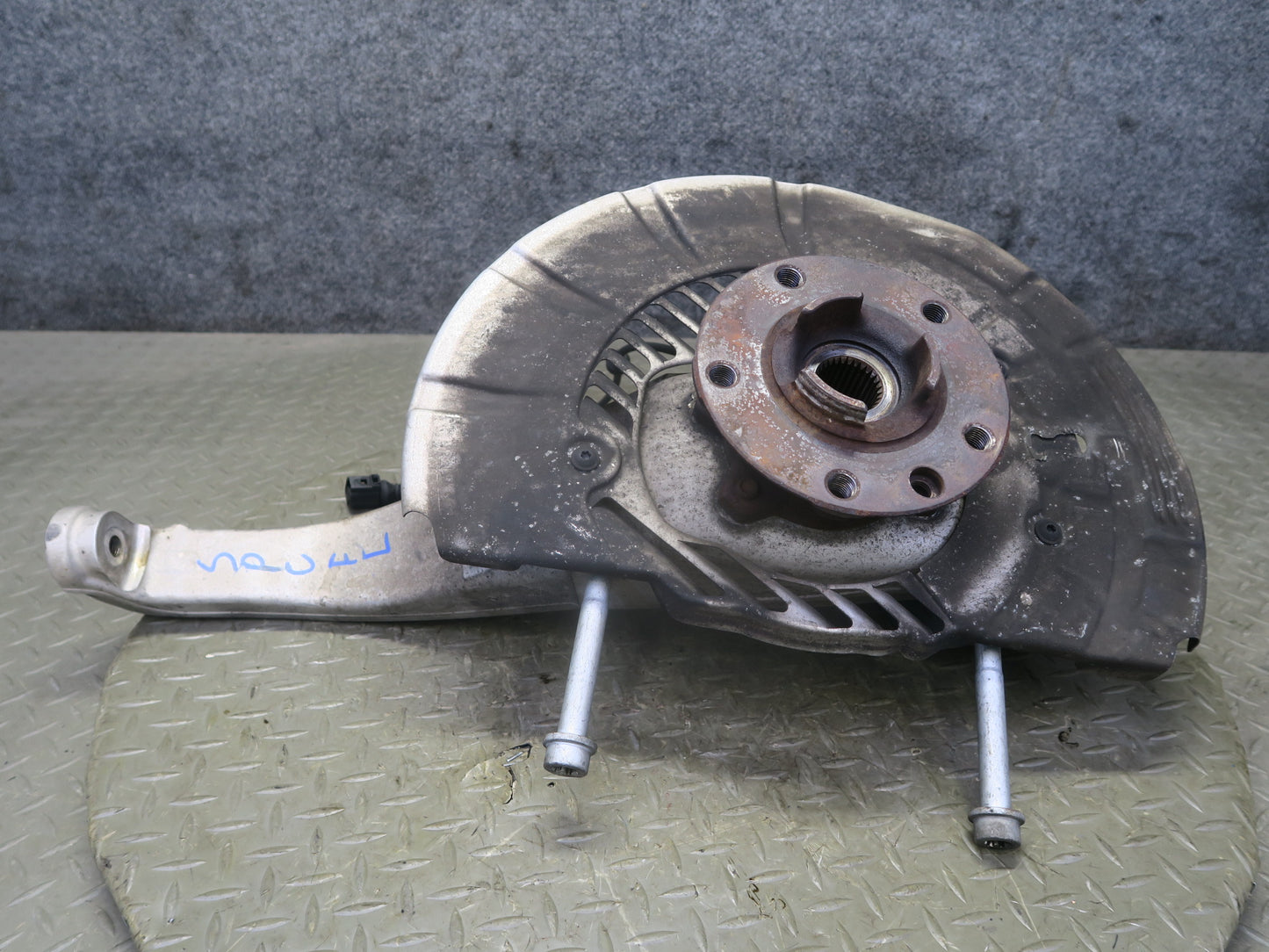 2011-2018 Porsche Cayenne 958 AWD Front Left Spindle Knuckle Wheel Hub Bearing