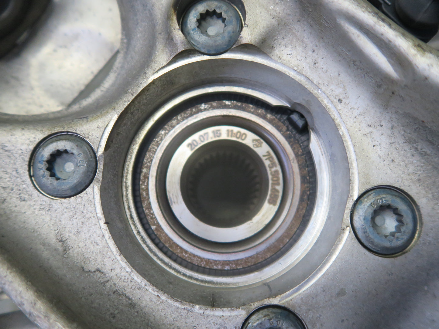 2011-2018 Porsche Cayenne 958 AWD Front Left Spindle Knuckle Wheel Hub Bearing