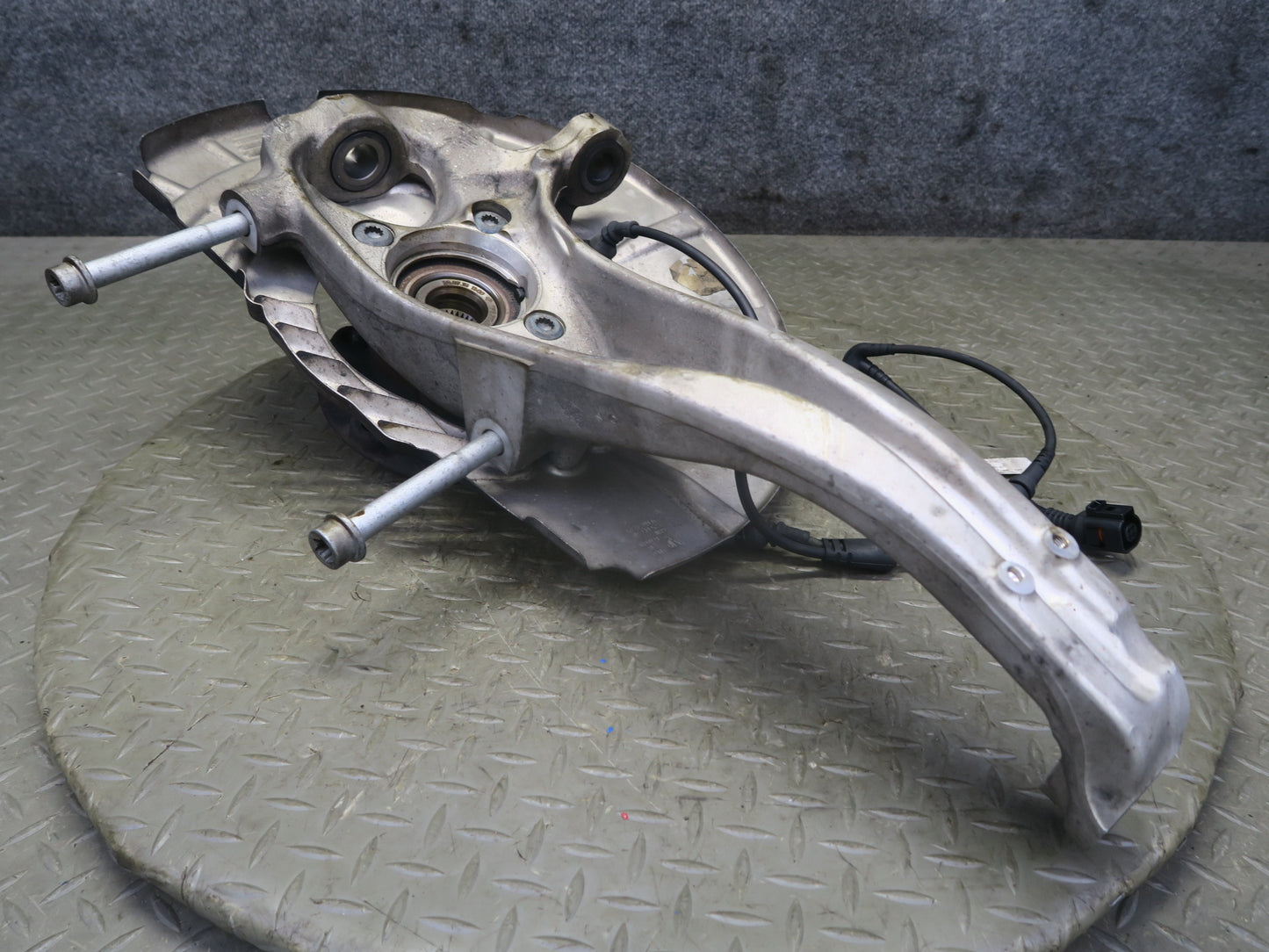 2011-2018 Porsche Cayenne 958 AWD Front Left Spindle Knuckle Wheel Hub Bearing