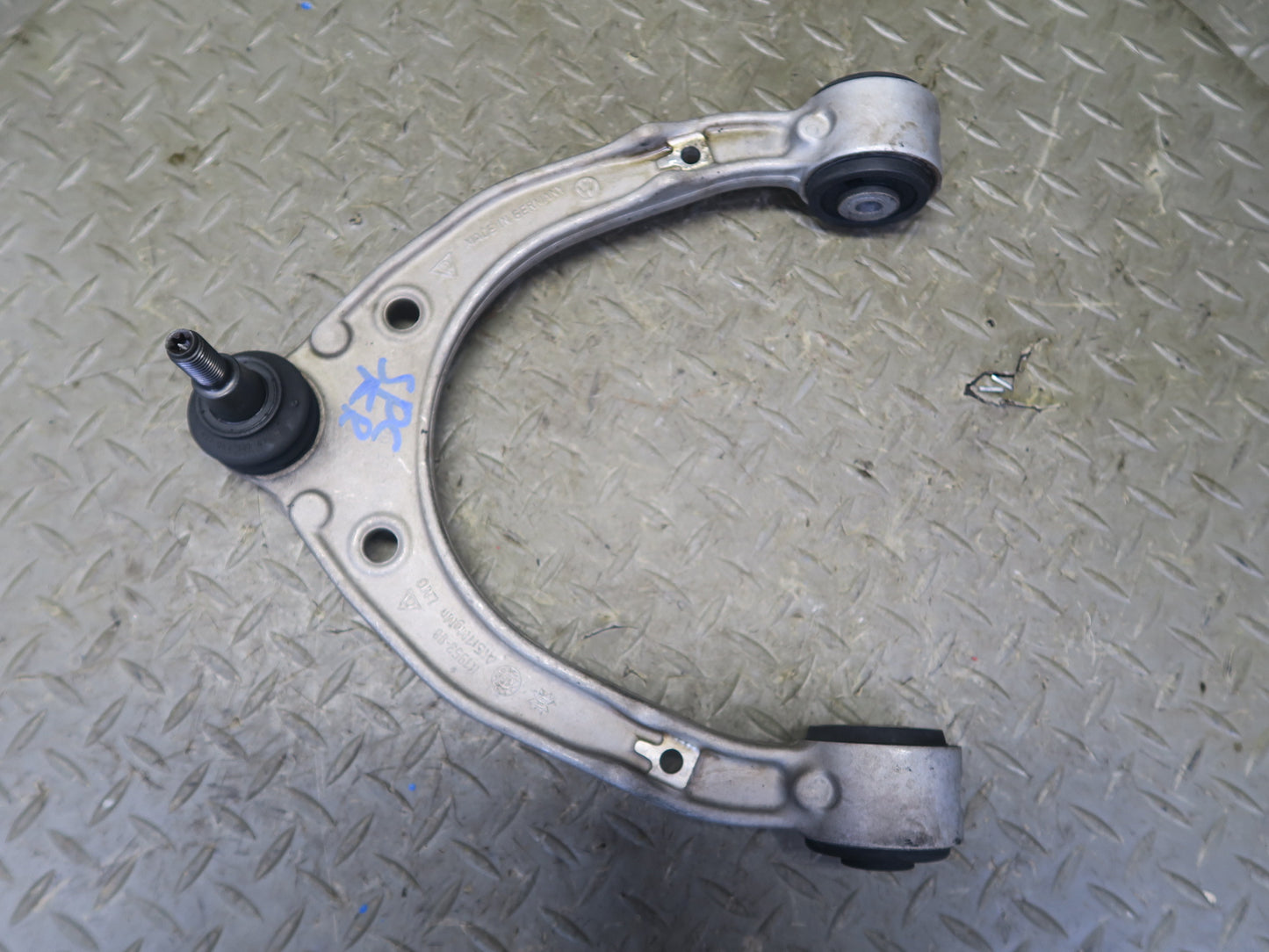 2011-2018 Porsche Cayenne 958 Front Right Upper & Lower Control Arm Set