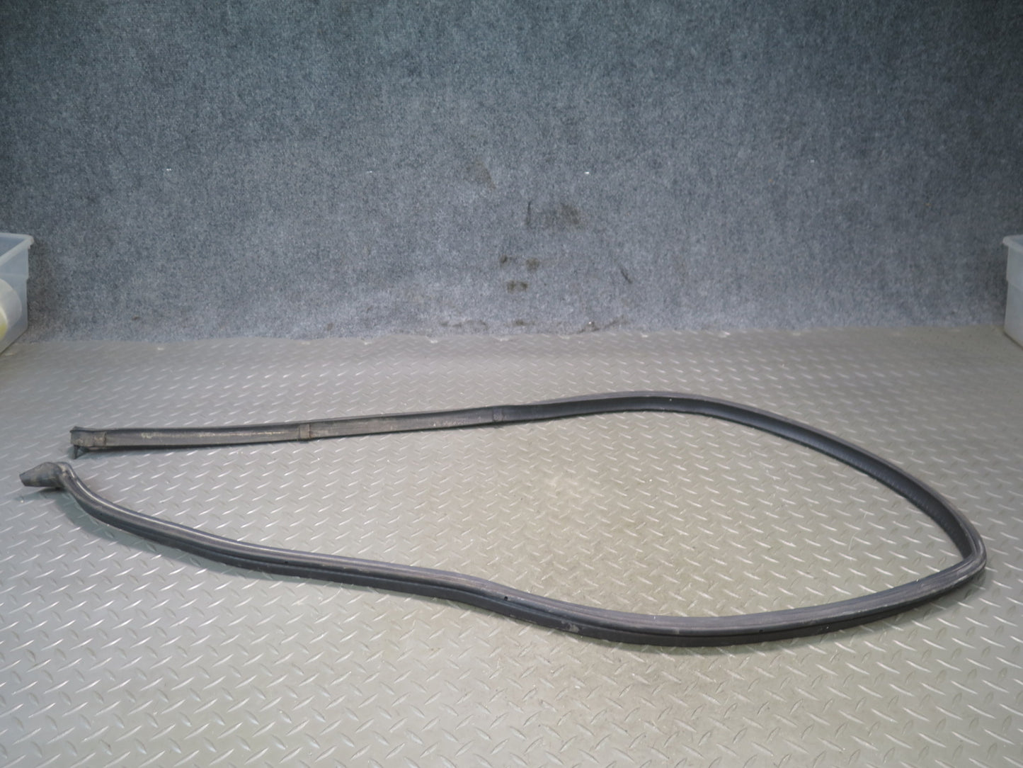 94-99 BMW E36 318iC Convertible TOP Roof Rear Weatherstrip Rubber Seal Gasket