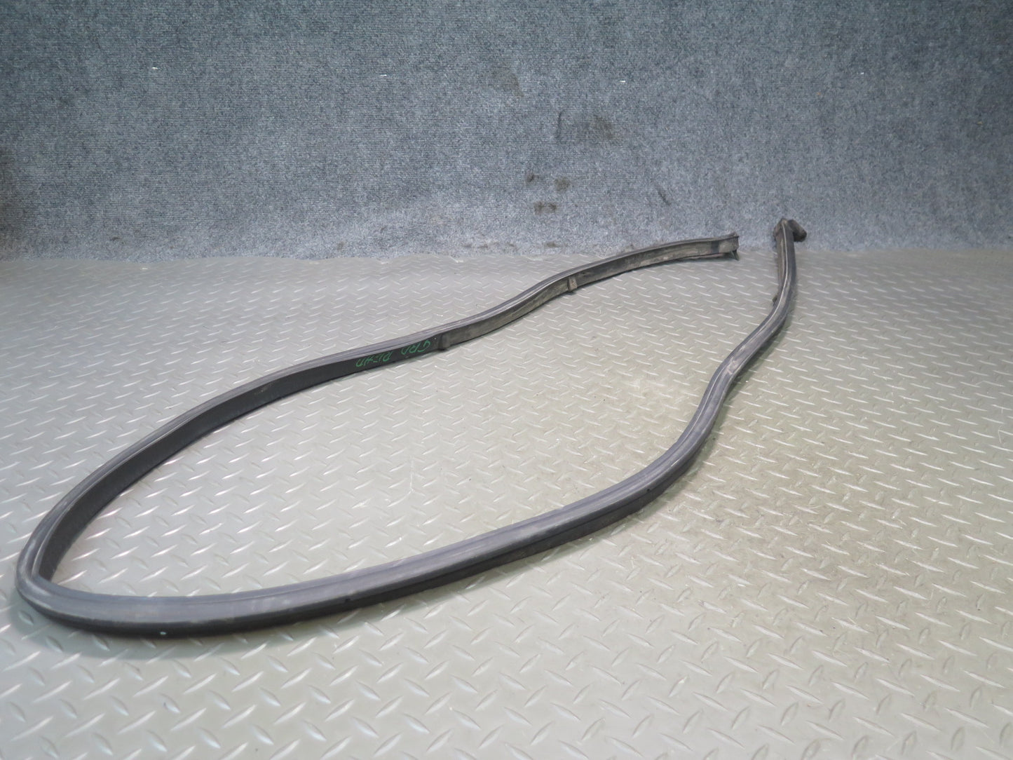 94-99 BMW E36 318iC Convertible TOP Roof Rear Weatherstrip Rubber Seal Gasket