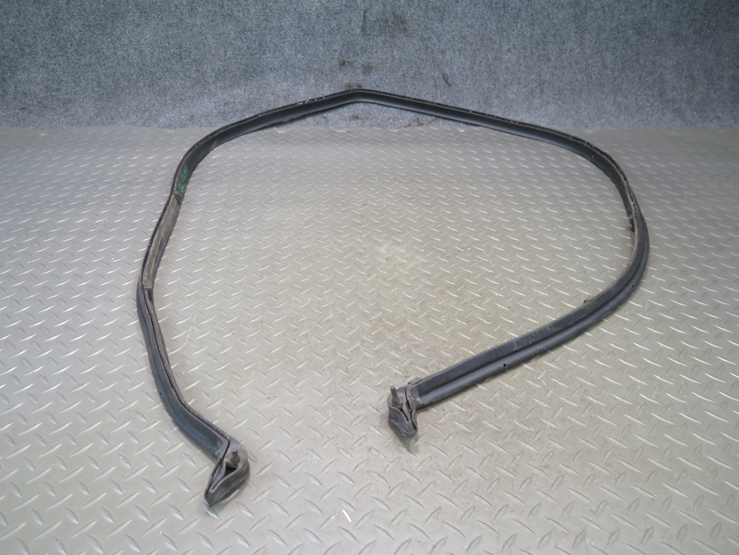 94-99 BMW E36 318iC Convertible TOP Roof Rear Weatherstrip Rubber Seal Gasket