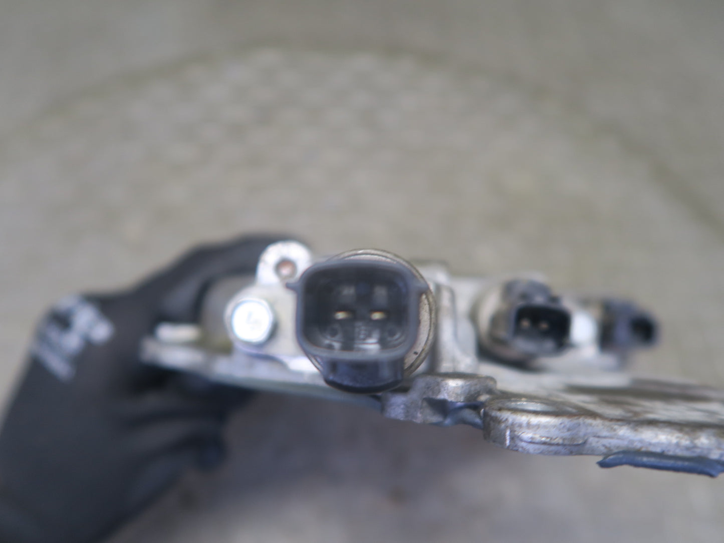 2014-2017 Infiniti QX60 2.5L Hybrid QR25DER Engine Valve Timing Solenoid Cover