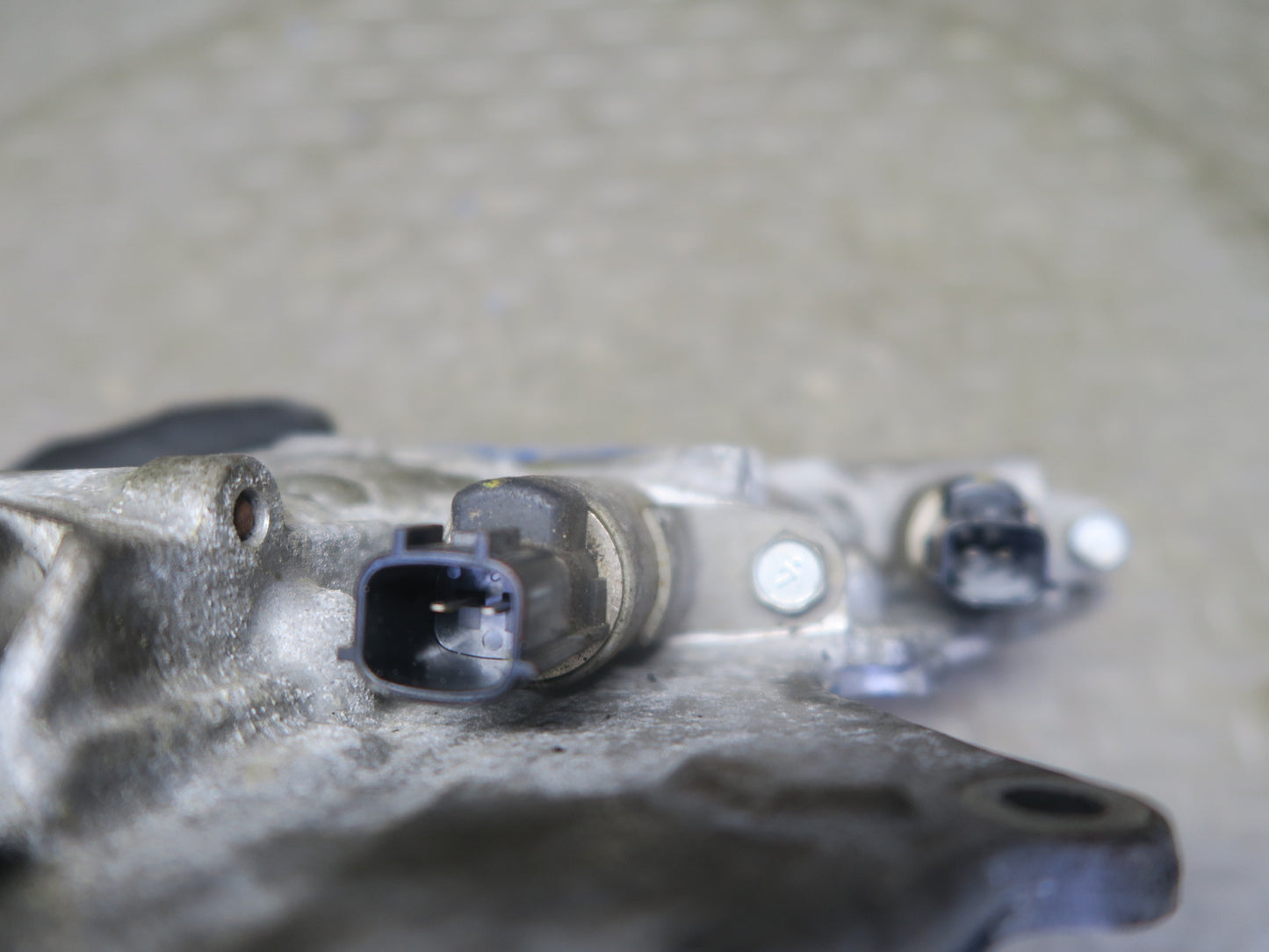 2014-2017 Infiniti QX60 2.5L Hybrid QR25DER Engine Valve Timing Solenoid Cover