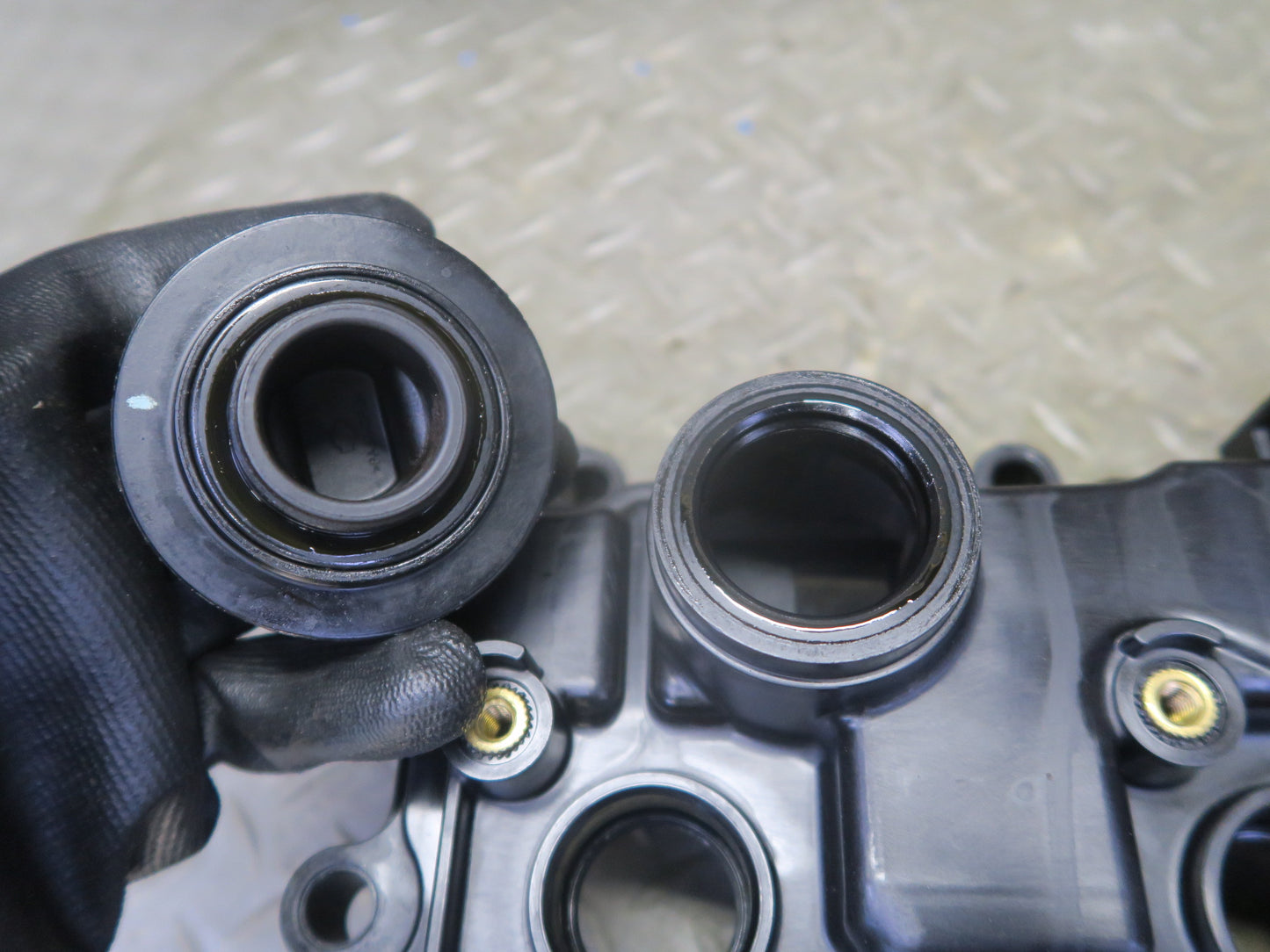 2014-2017 Infiniti QX60 2.5L Hybrid QR25DER Engine Cylinder Head Valve Cover