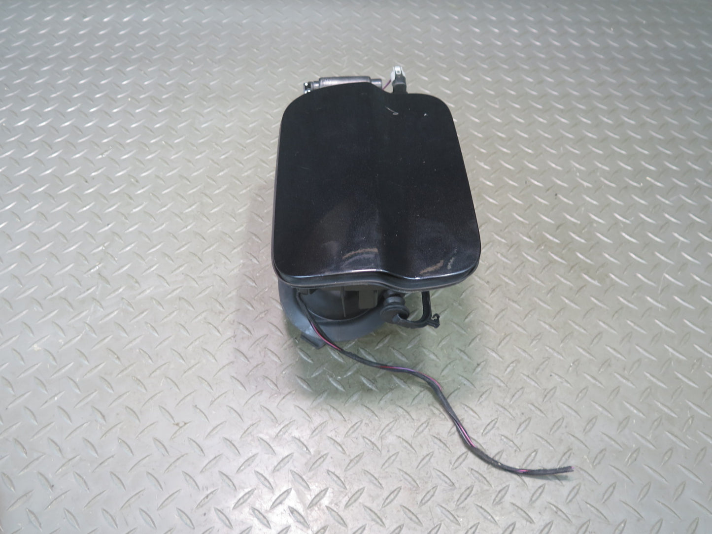 14-16 BMW F32 F36 435I Fuel Tank Filler Door Lid Cover w Housing Black OEM