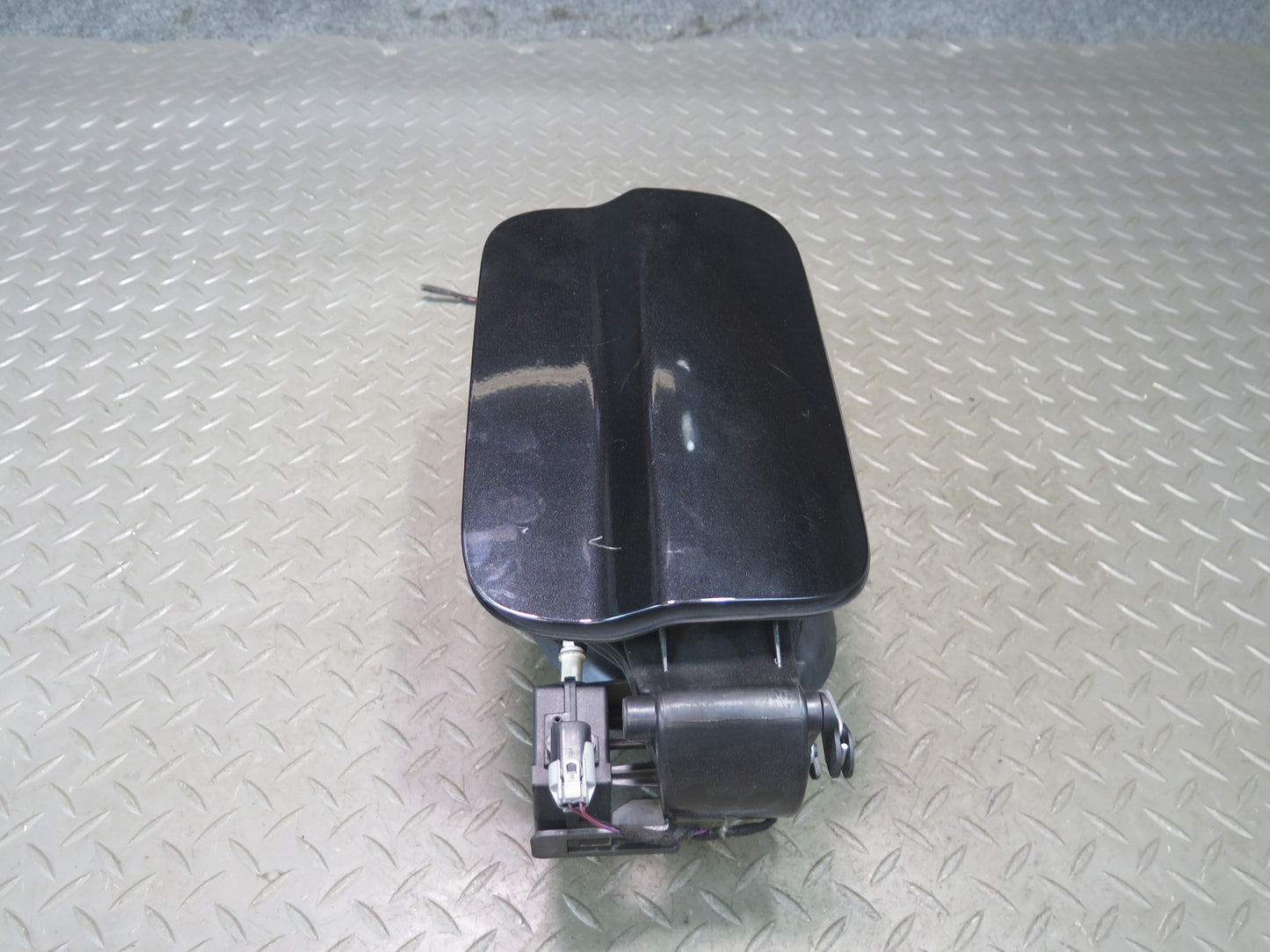 14-16 BMW F32 F36 435I Fuel Tank Filler Door Lid Cover w Housing Black OEM
