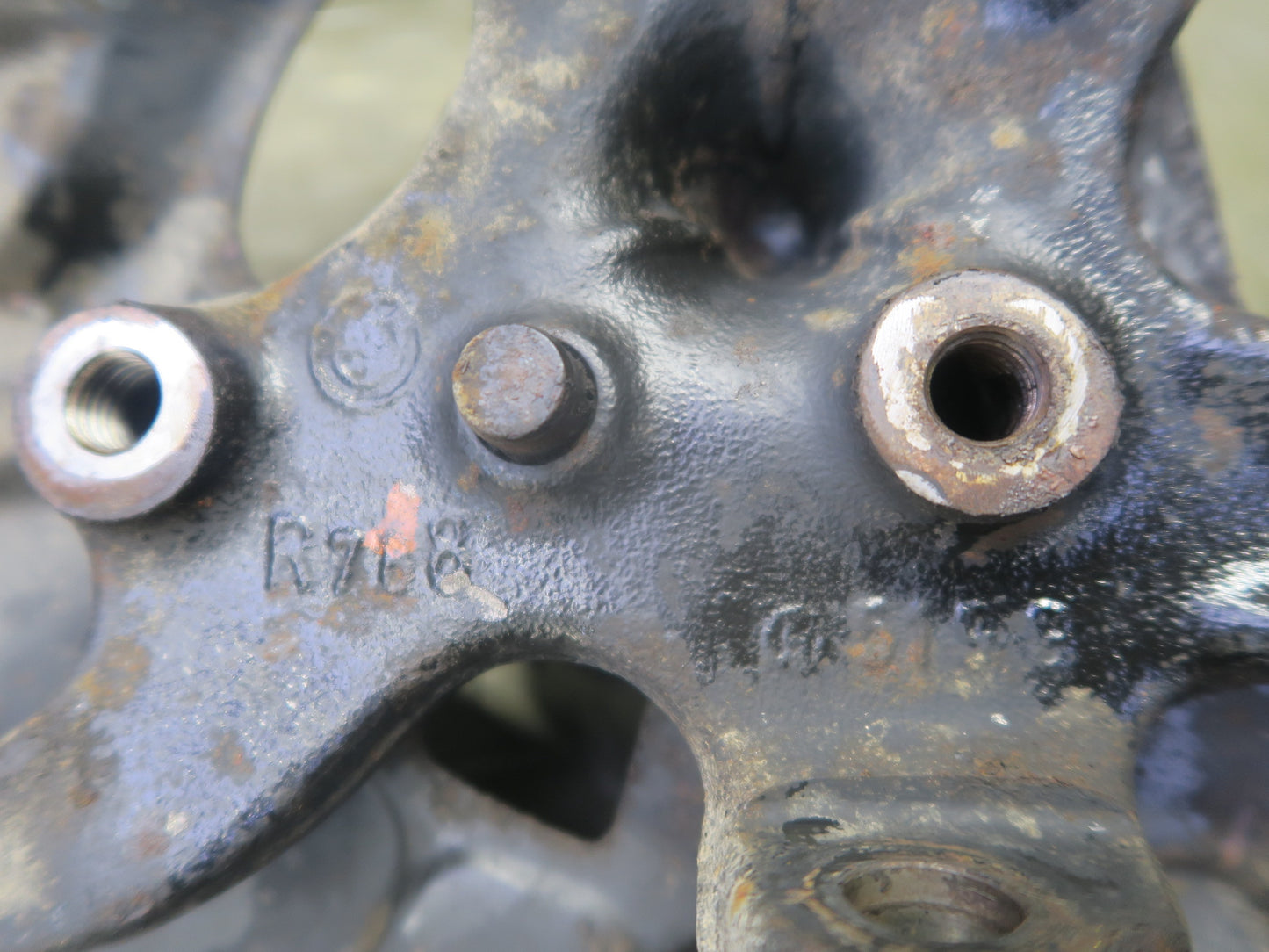 94-99 BMW E36 318i 318ti Front Right Spindle Knuckle Wheel Hub Bearing OEM