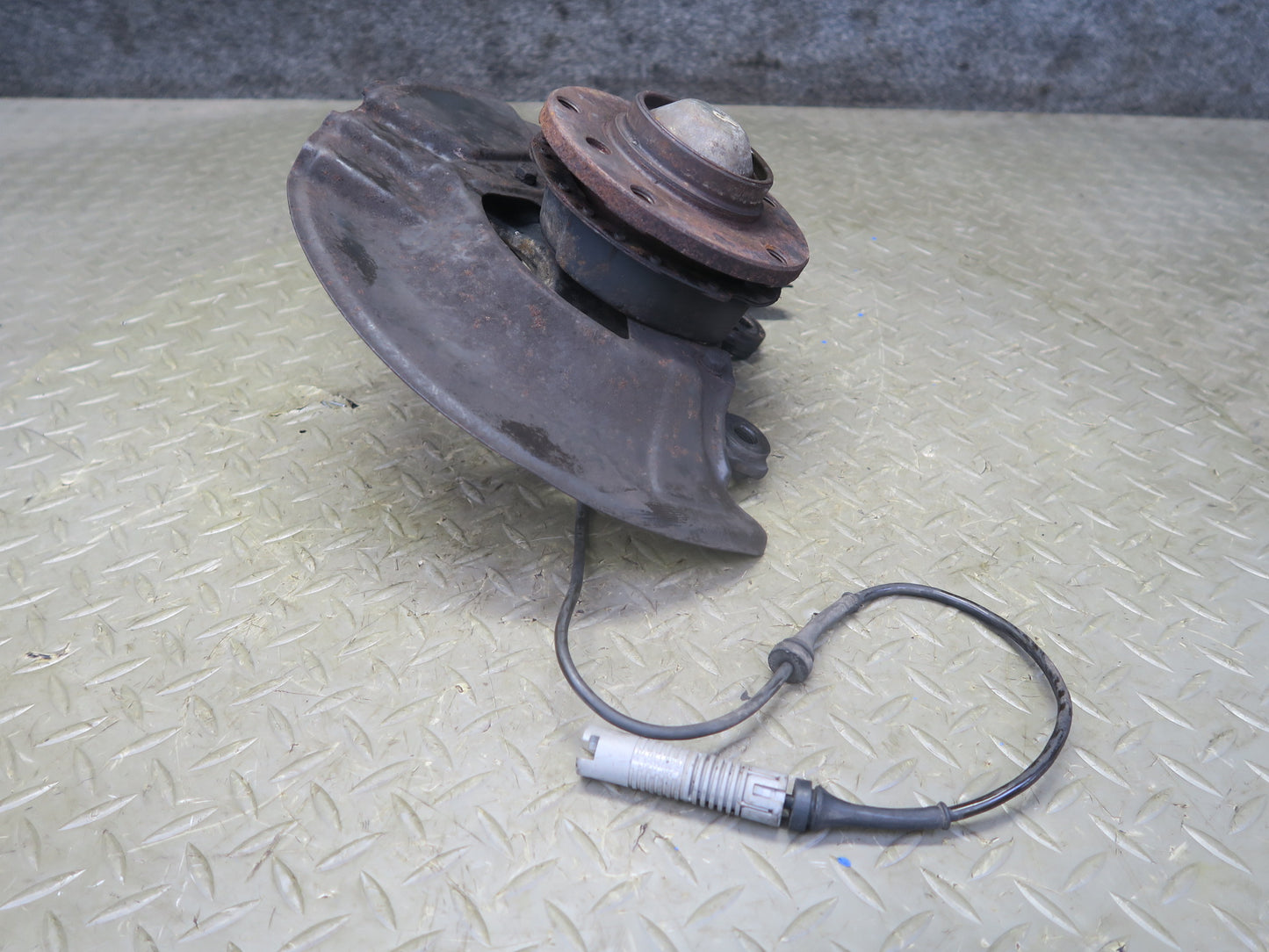 94-99 BMW E36 318i 318ti Front Right Spindle Knuckle Wheel Hub Bearing OEM