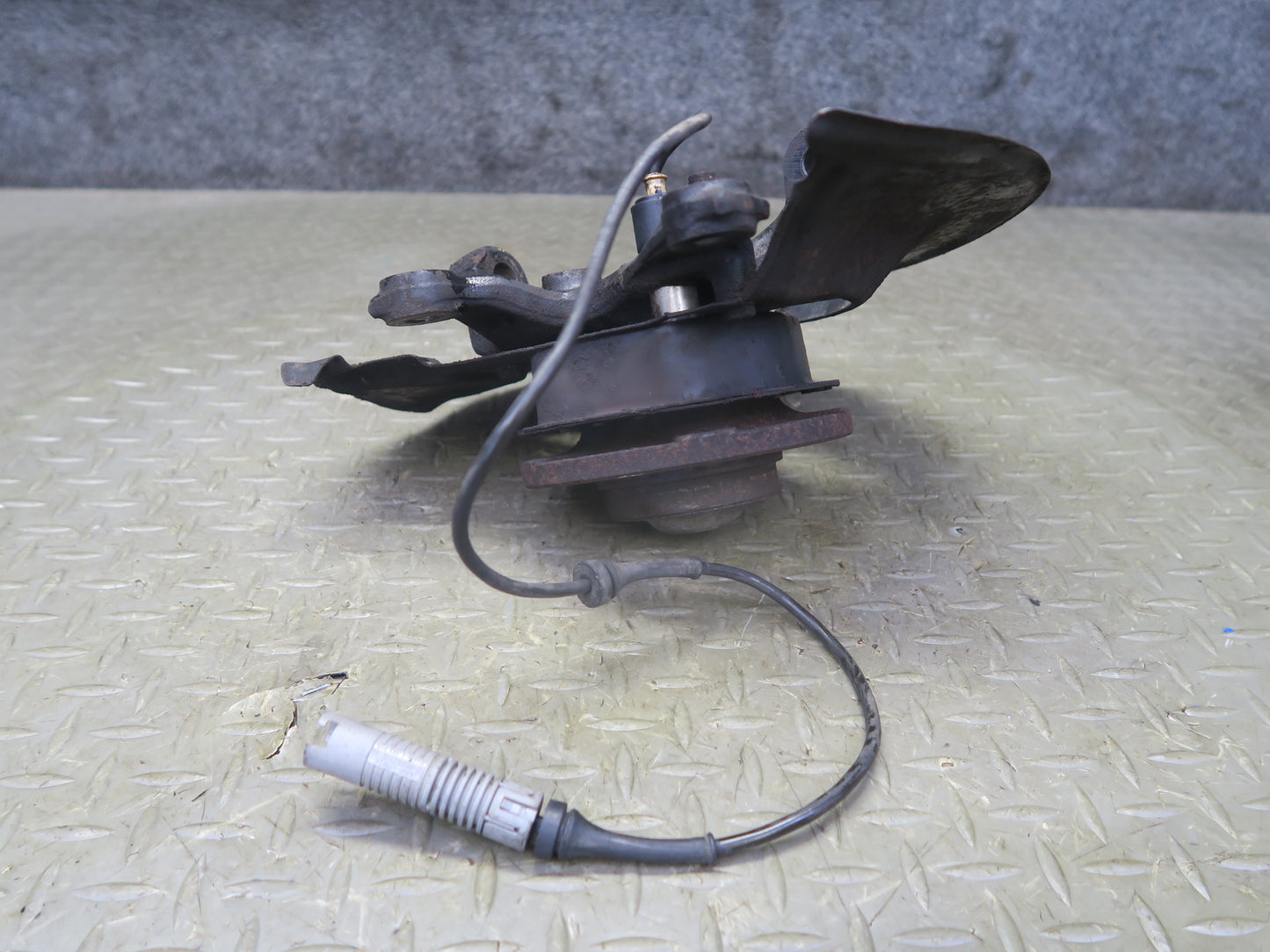 94-99 BMW E36 318i 318ti Front Right Spindle Knuckle Wheel Hub Bearing OEM