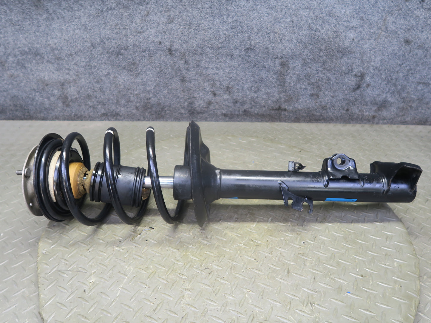 96-99 BMW E36 328iC Convertible Set of 2 Front Sachs Strut Shock Absorber