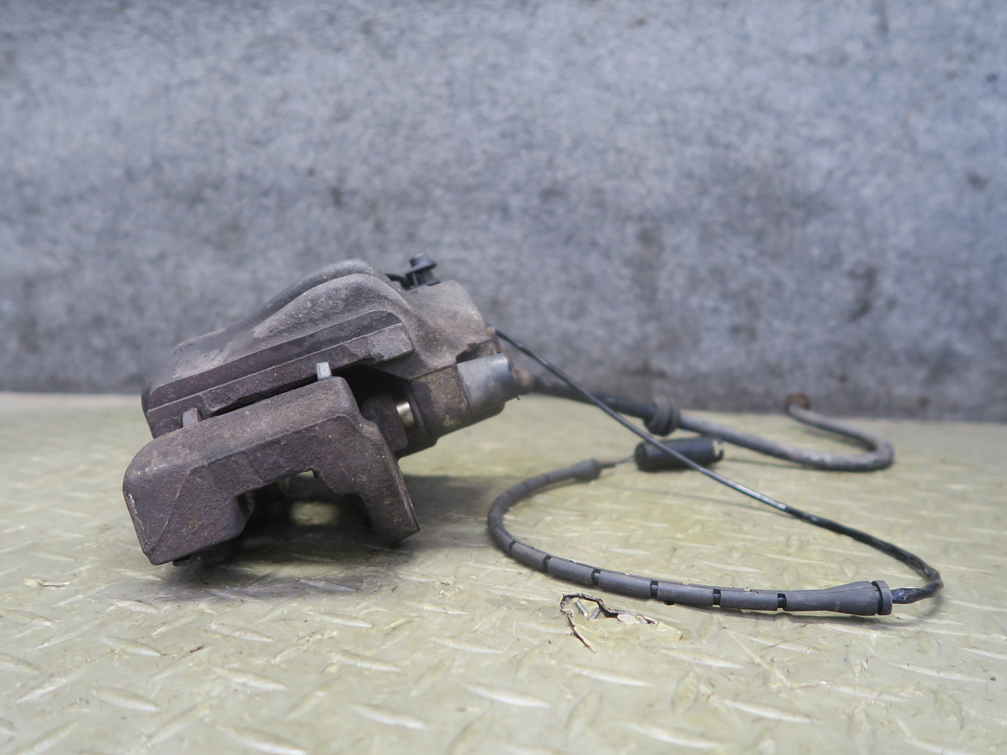95-99 BMW E36 318ti 318i Z3 Set of 2 Front Left & Right Brake Caliper OEM
