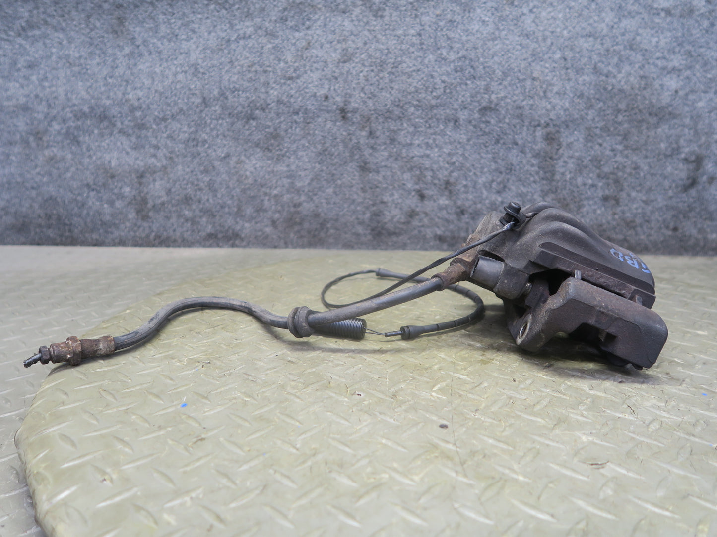 95-99 BMW E36 318ti 318i Z3 Set of 2 Front Left & Right Brake Caliper OEM