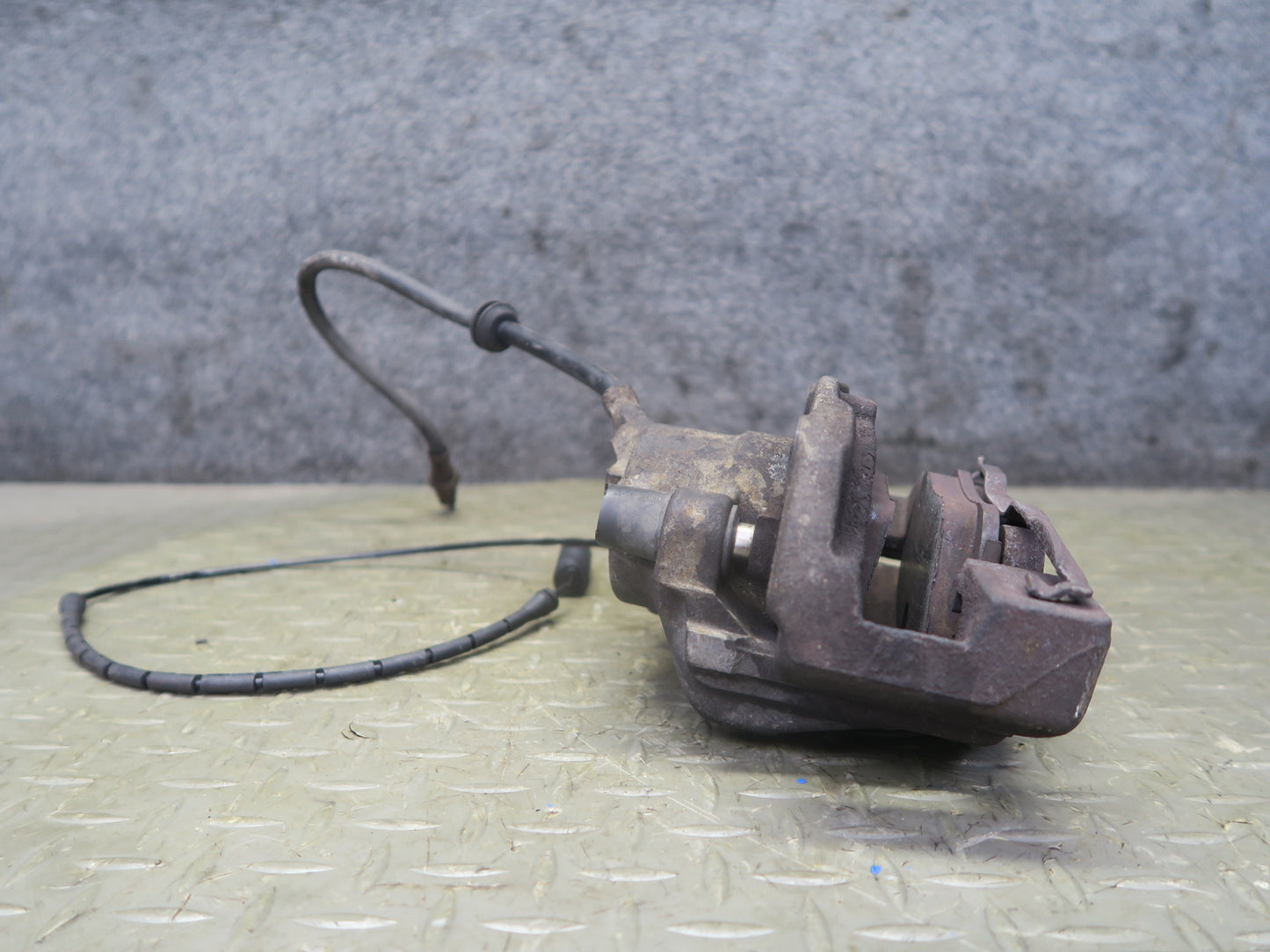 95-99 BMW E36 318ti 318i Z3 Set of 2 Front Left & Right Brake Caliper OEM
