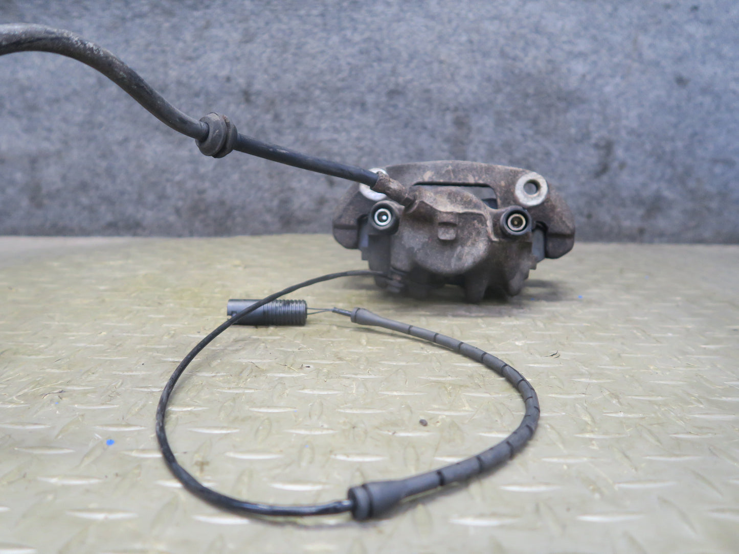95-99 BMW E36 318ti 318i Z3 Set of 2 Front Left & Right Brake Caliper OEM