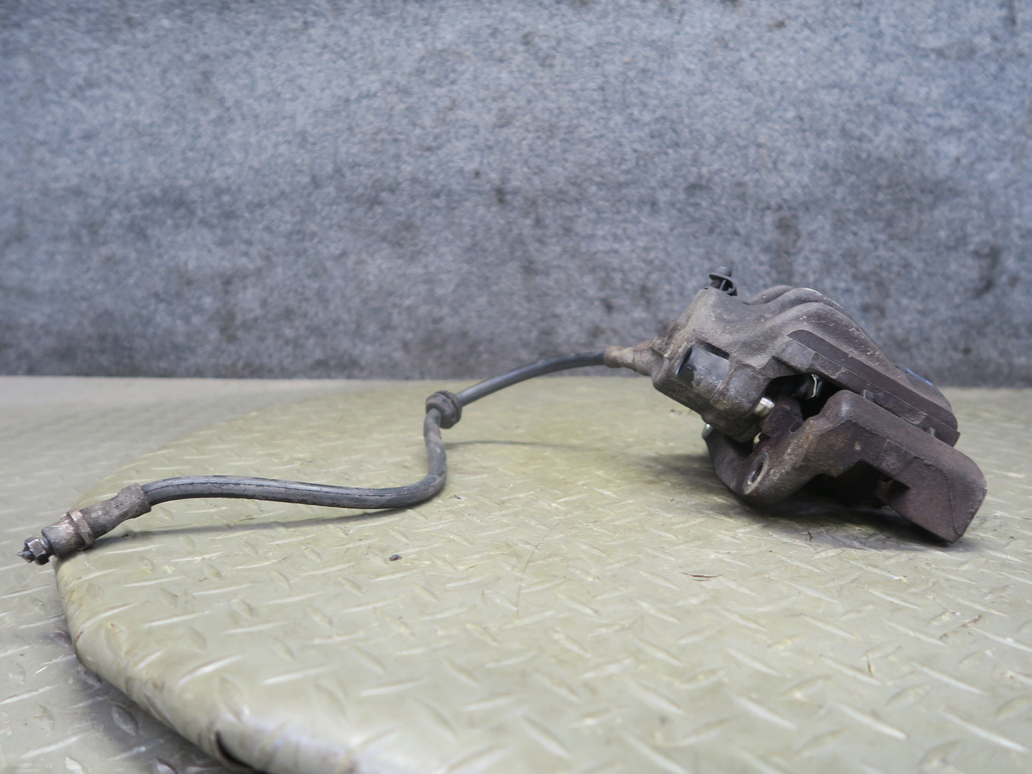 95-99 BMW E36 318ti 318i Z3 Set of 2 Front Left & Right Brake Caliper OEM
