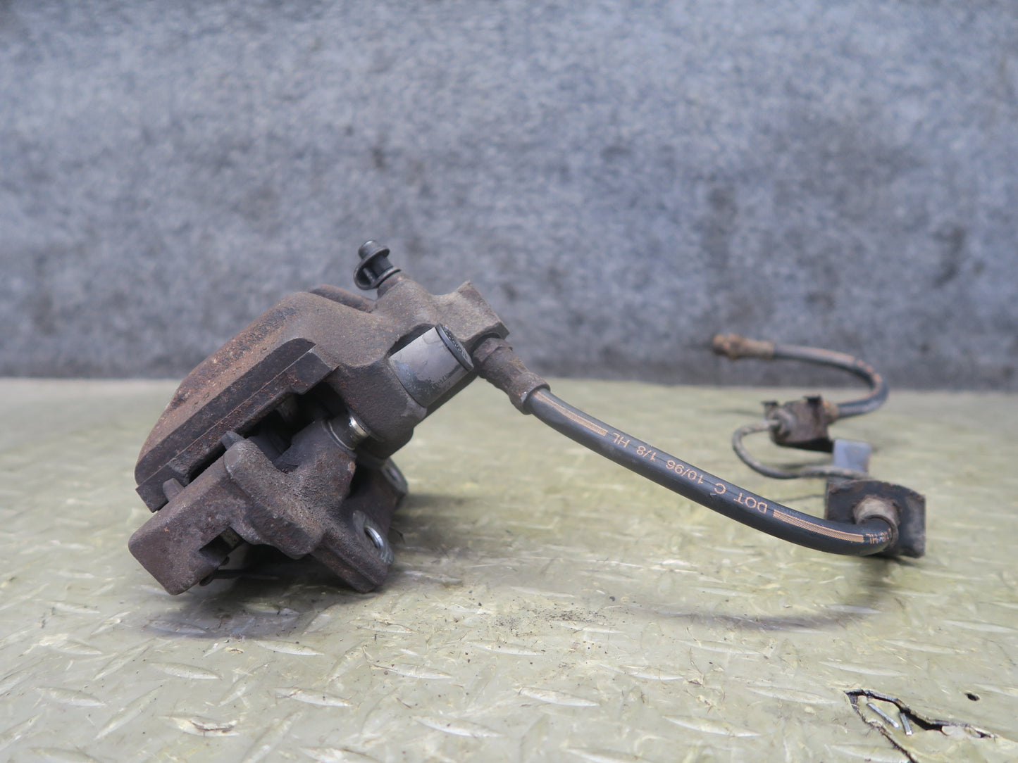 94-99 BMW E36 318iC Convertible Set of 2 Rear Left & Right Brake Caliper OEM