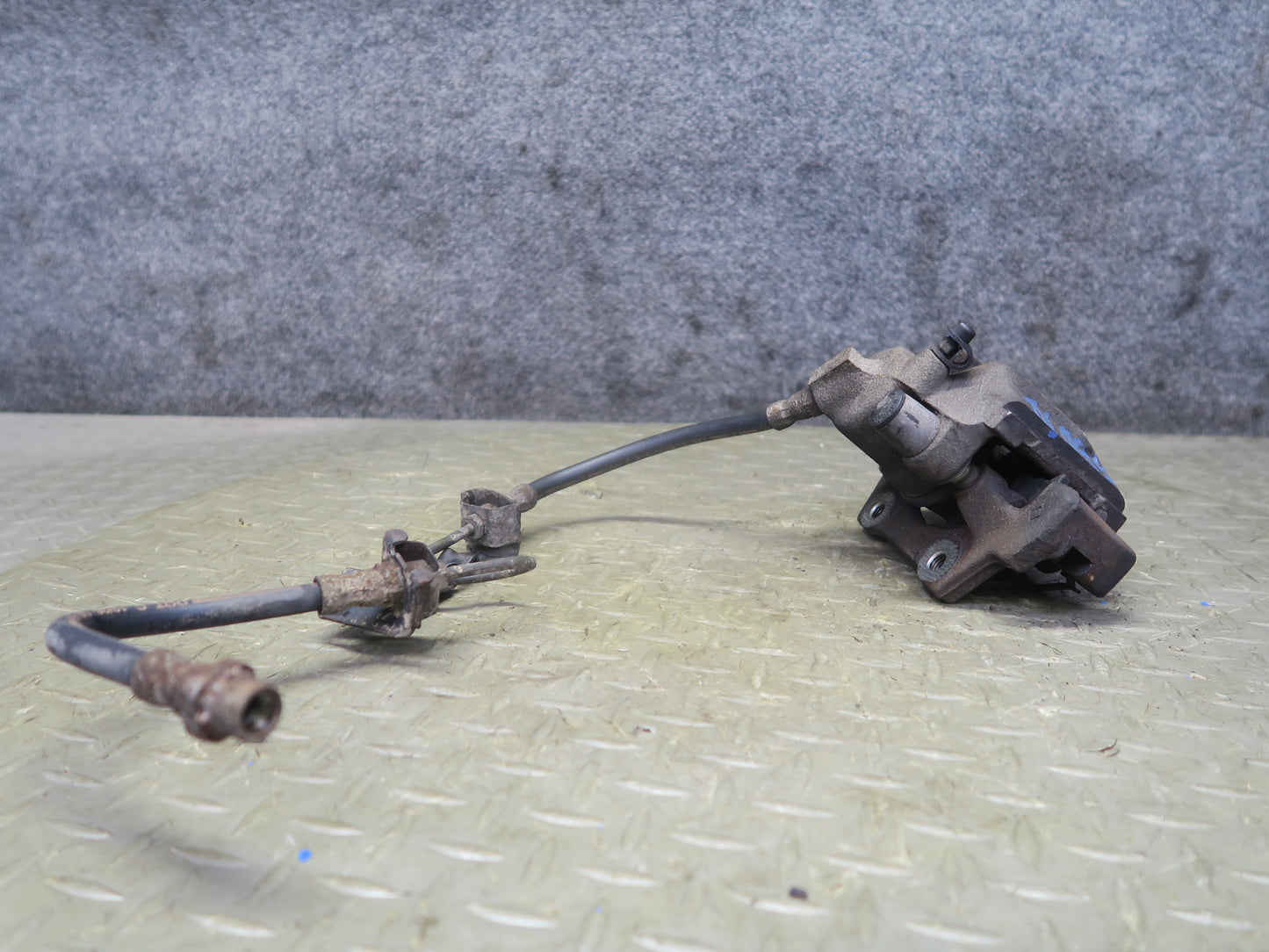 94-99 BMW E36 318iC Convertible Set of 2 Rear Left & Right Brake Caliper OEM