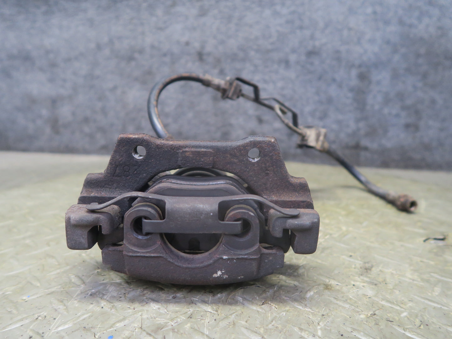 94-99 BMW E36 318iC Convertible Set of 2 Rear Left & Right Brake Caliper OEM