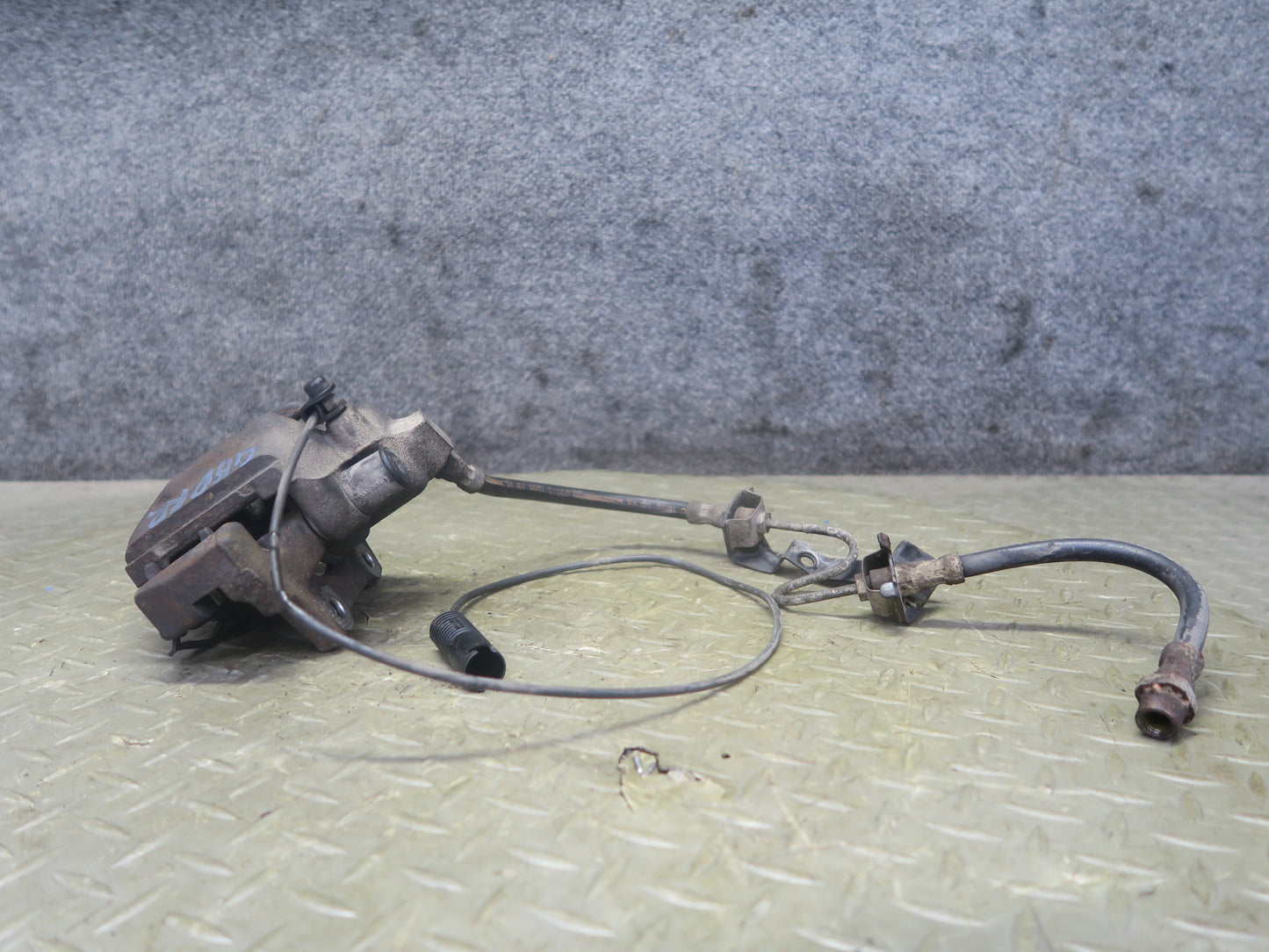 94-99 BMW E36 318iC Convertible Set of 2 Rear Left & Right Brake Caliper OEM