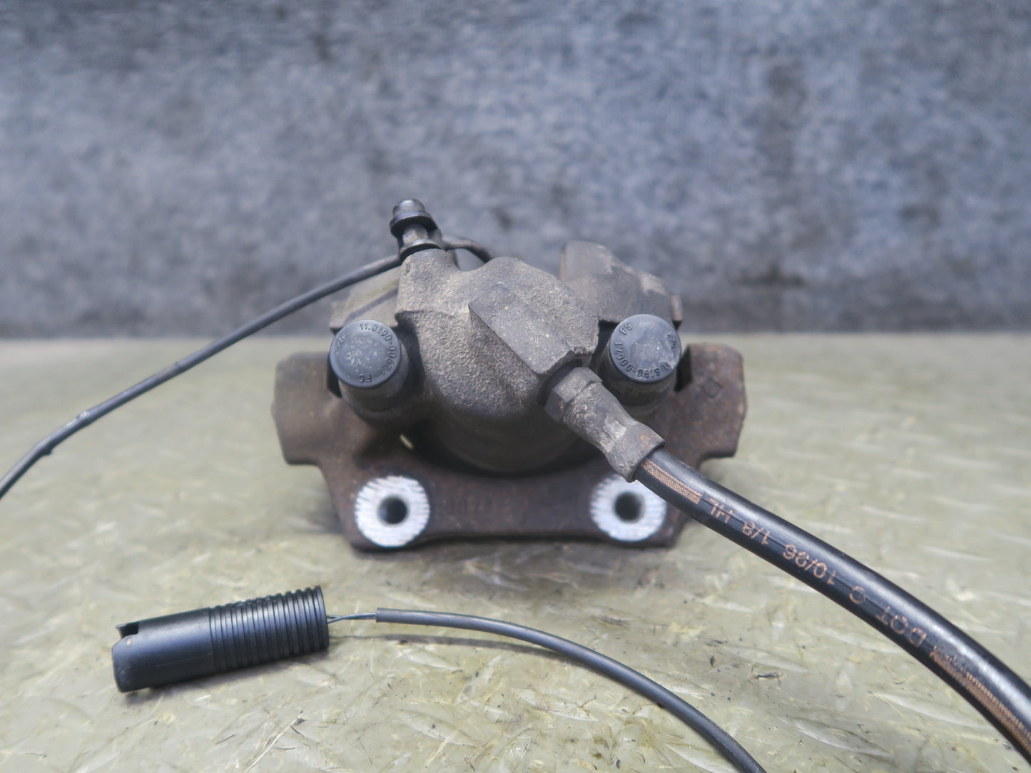 94-99 BMW E36 318iC Convertible Set of 2 Rear Left & Right Brake Caliper OEM