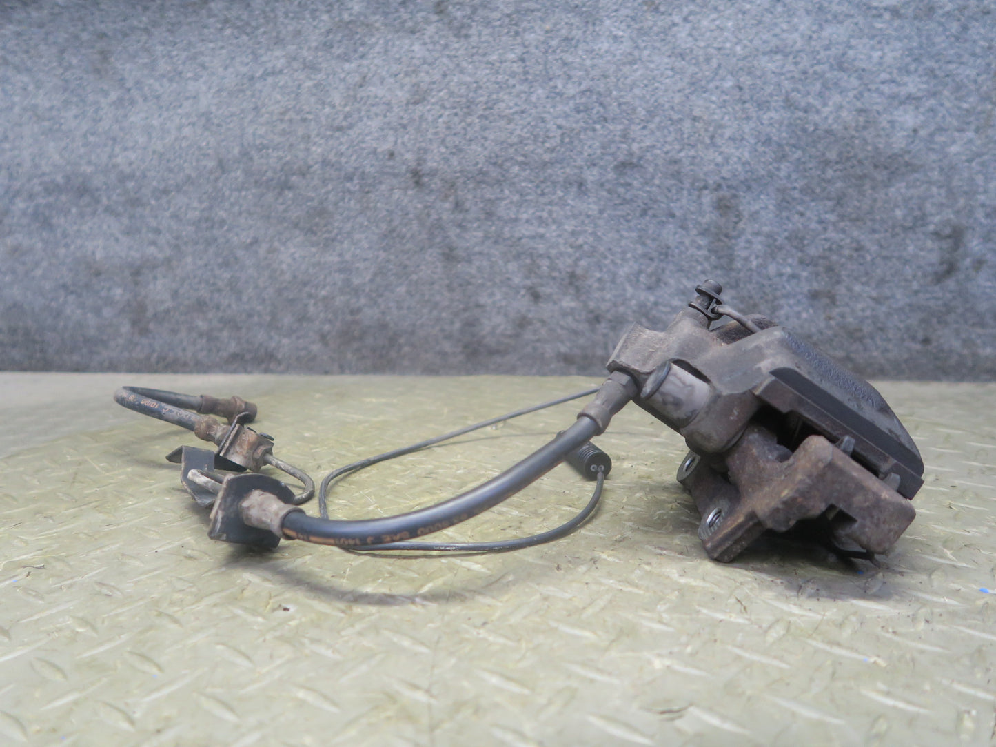94-99 BMW E36 318iC Convertible Set of 2 Rear Left & Right Brake Caliper OEM