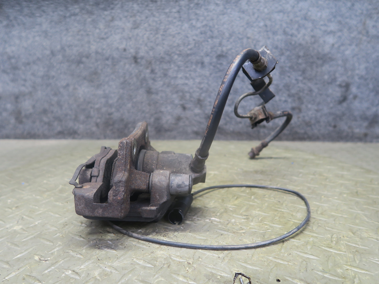 94-99 BMW E36 318iC Convertible Set of 2 Rear Left & Right Brake Caliper OEM