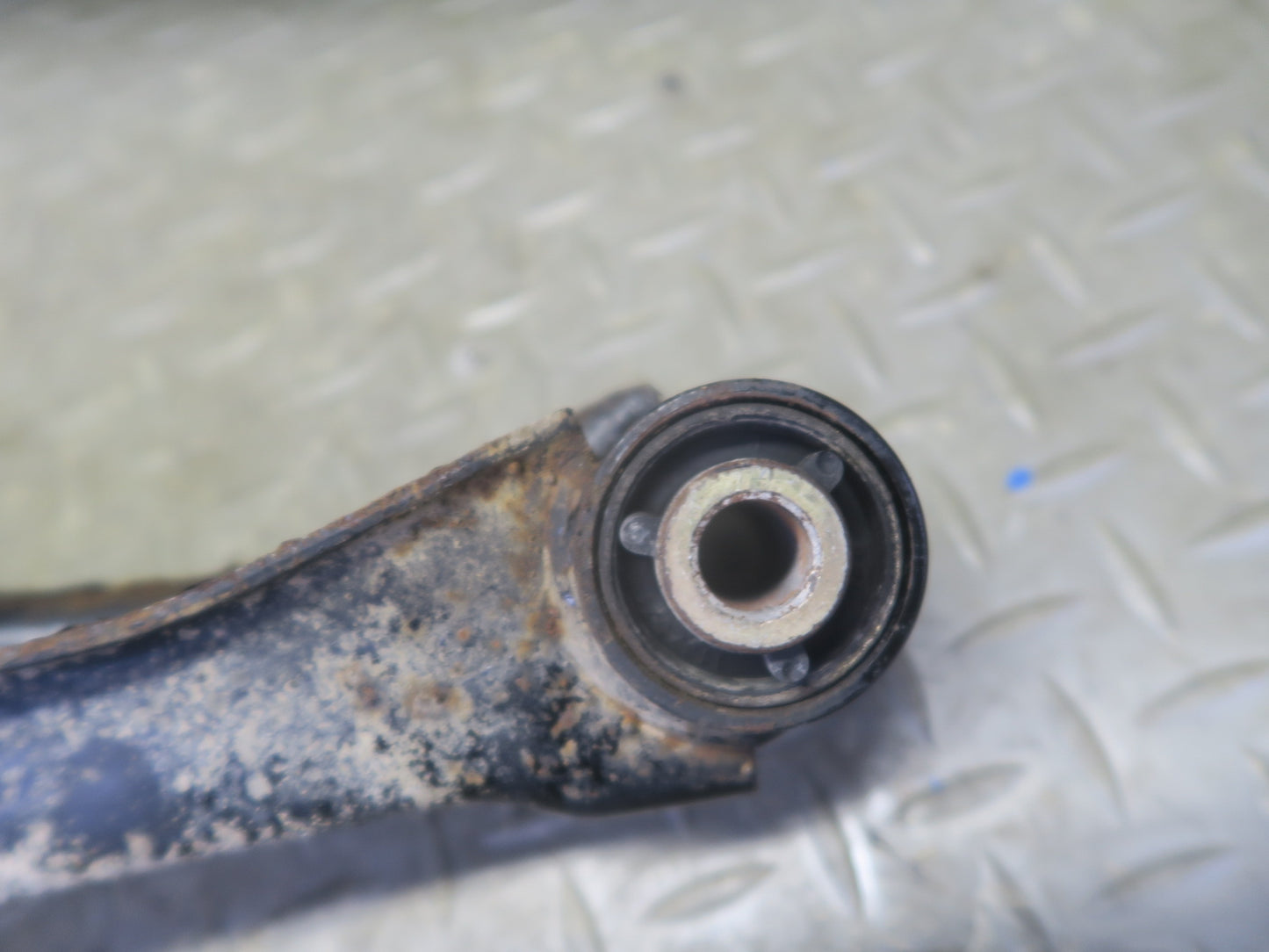 94-99 BMW E36 318iC Set of 2 Rear Right Upper & Lower Control Arm OEM