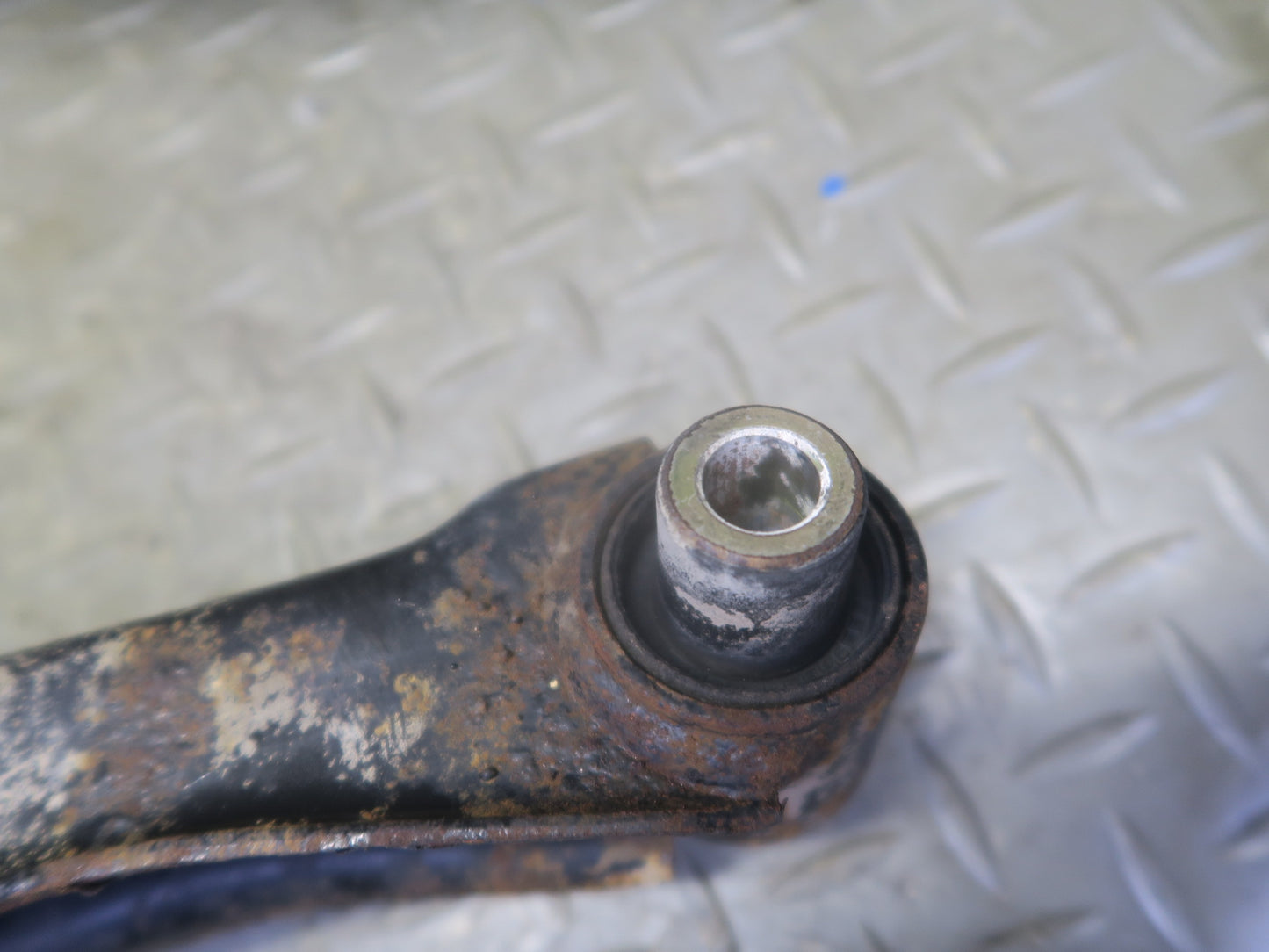 94-99 BMW E36 318iC Set of 2 Rear Right Upper & Lower Control Arm OEM