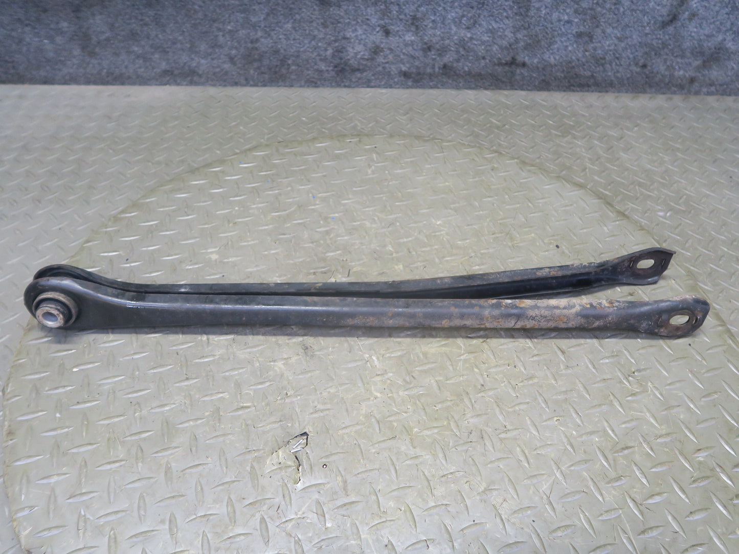 94-99 BMW E36 318iC Set of 2 Rear Right Upper & Lower Control Arm OEM