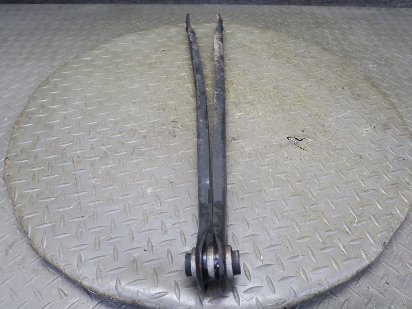 94-99 BMW E36 318iC Set of 2 Rear Right Upper & Lower Control Arm OEM